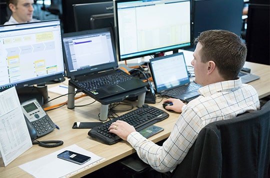 Power BI for IT teams: People analysing data on computers